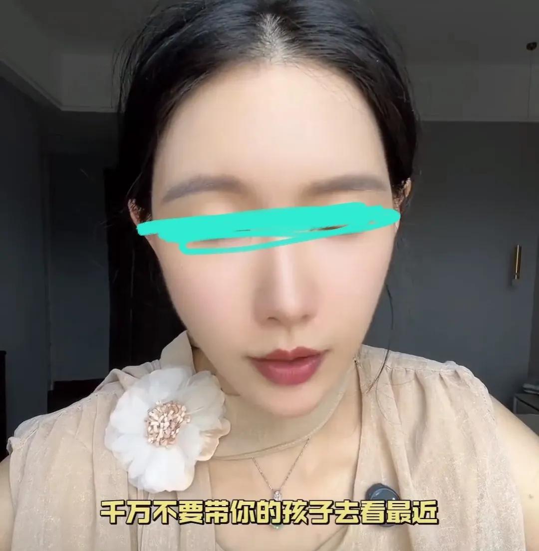 网上突然大量出现抵制南京照相馆的博主。这些博主的话术都非常统一，就是不让家长带
