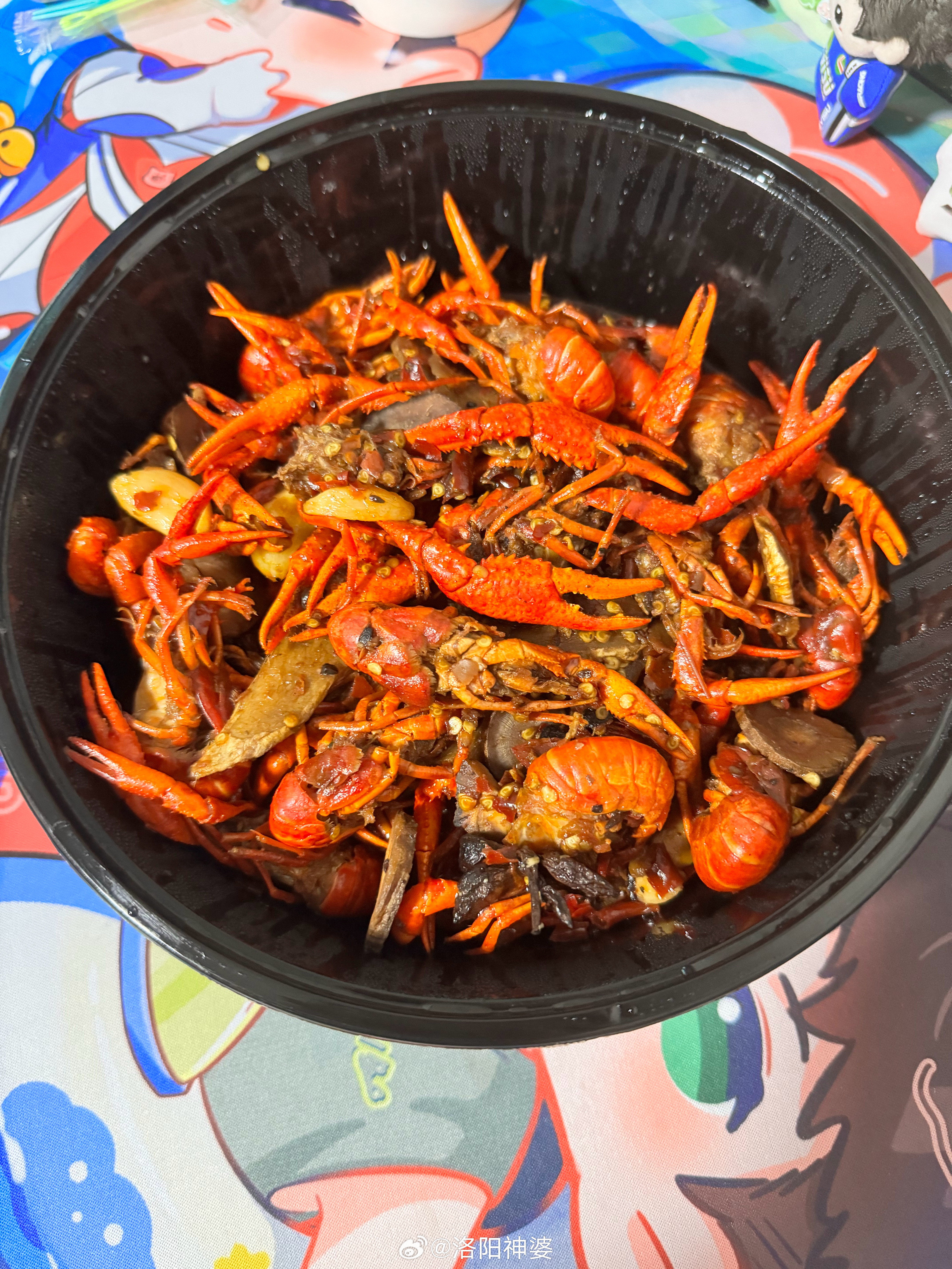 油焖小龙虾🦞竟然是辣味的，不过好入味好好吃啊！