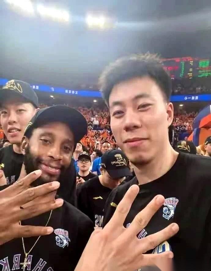 你敢信吗？CBA这五年的最大Bug，不是什么砸重金请来的神仙外援，而是一批骨子里刻着“辽宁DNA”的