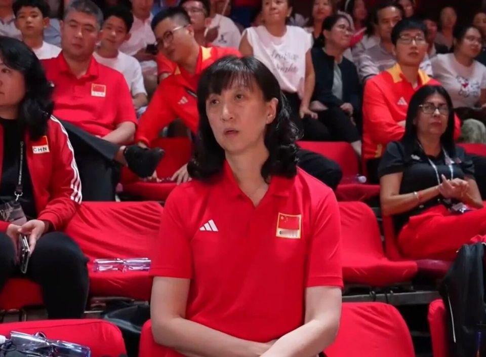 没有世界冠军头衔，赖亚文为何成为排协首位女主席。1989年，赖亚文入选中国