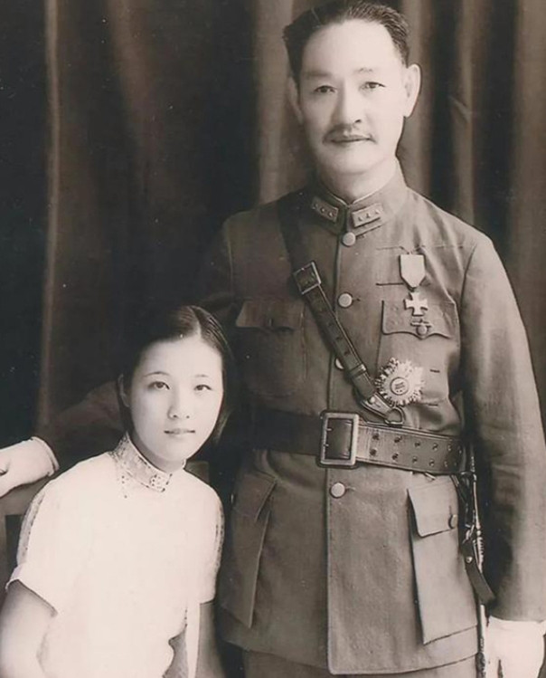 1938年7月，17岁的郭翼青嫁给了54岁的三婚男程潜。新婚之夜，圆房之后的郭翼