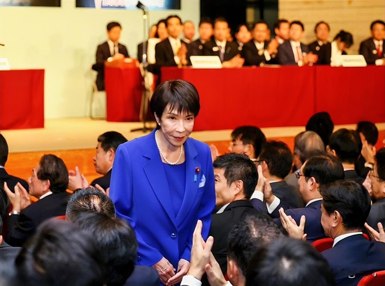 “传真机逼出凌晨三点首相！”高市早苗强推加班新政引爆日本社会：劳动者怒斥“工作机器”时代倒流