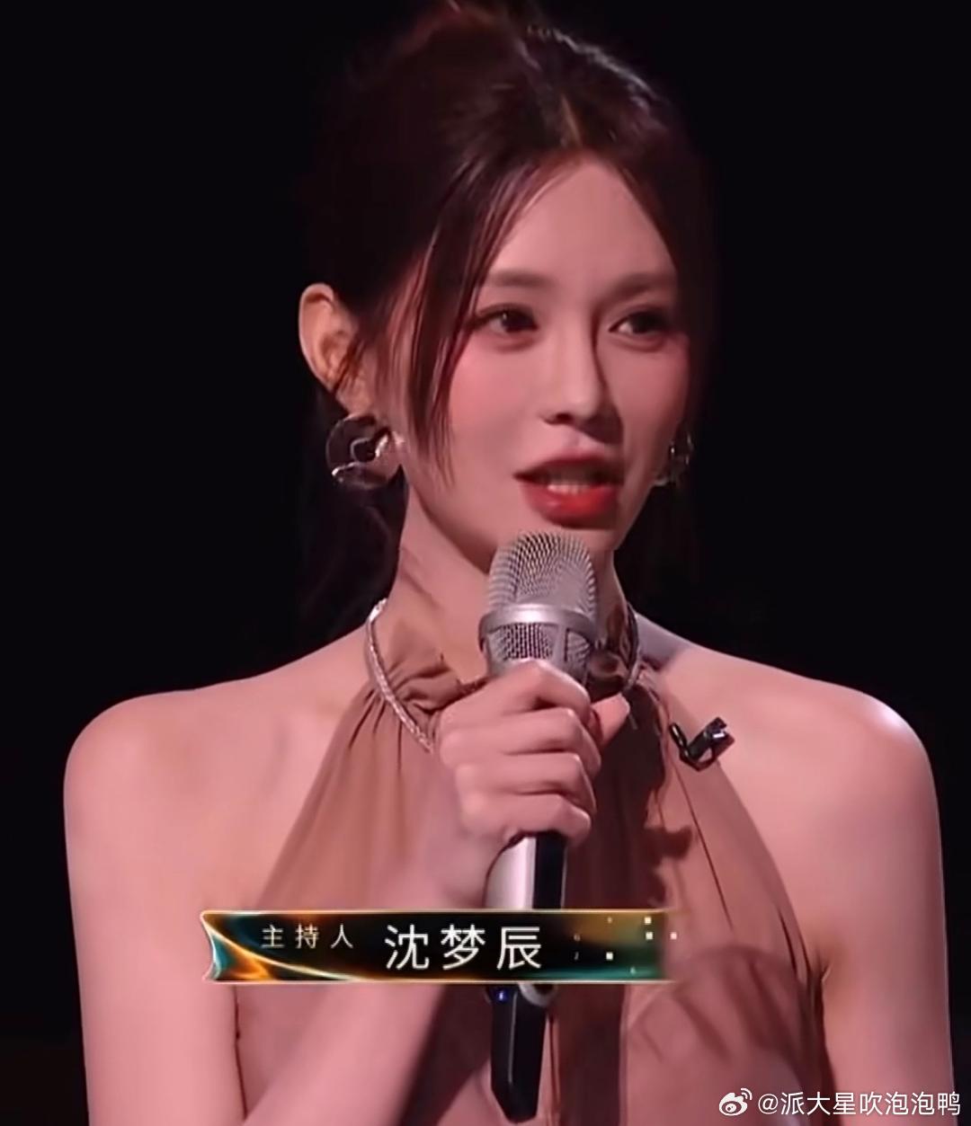 不看名字的话，我还以为是张予曦，或者彭小冉呢。不得不承认，沈梦辰确实有些美商，但