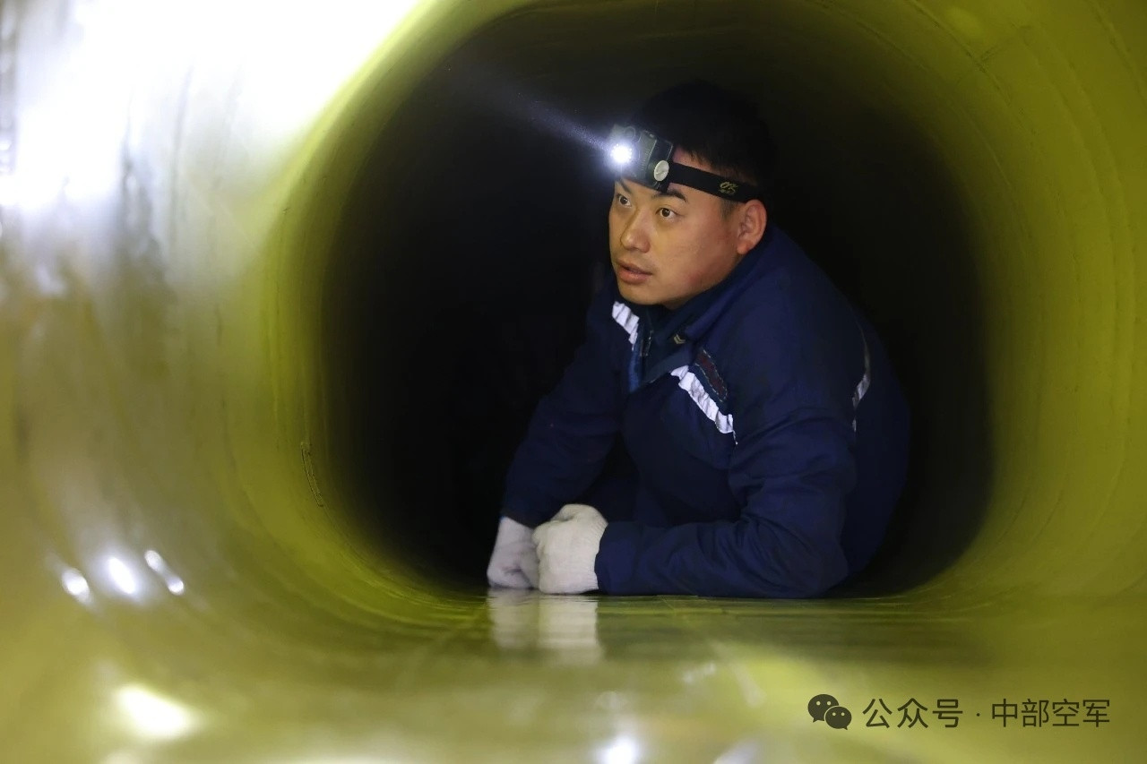 中部轰-6H换季保养烽火问鼎计划制胜空天