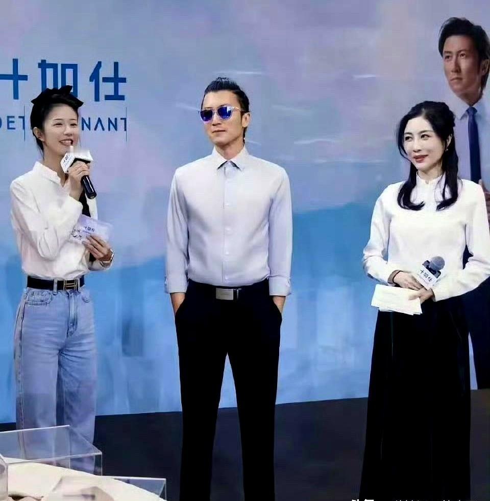 谢霆锋的五官，终究还是输给了他爹那股劲儿。最近，89岁的谢贤坐着轮椅在太平山