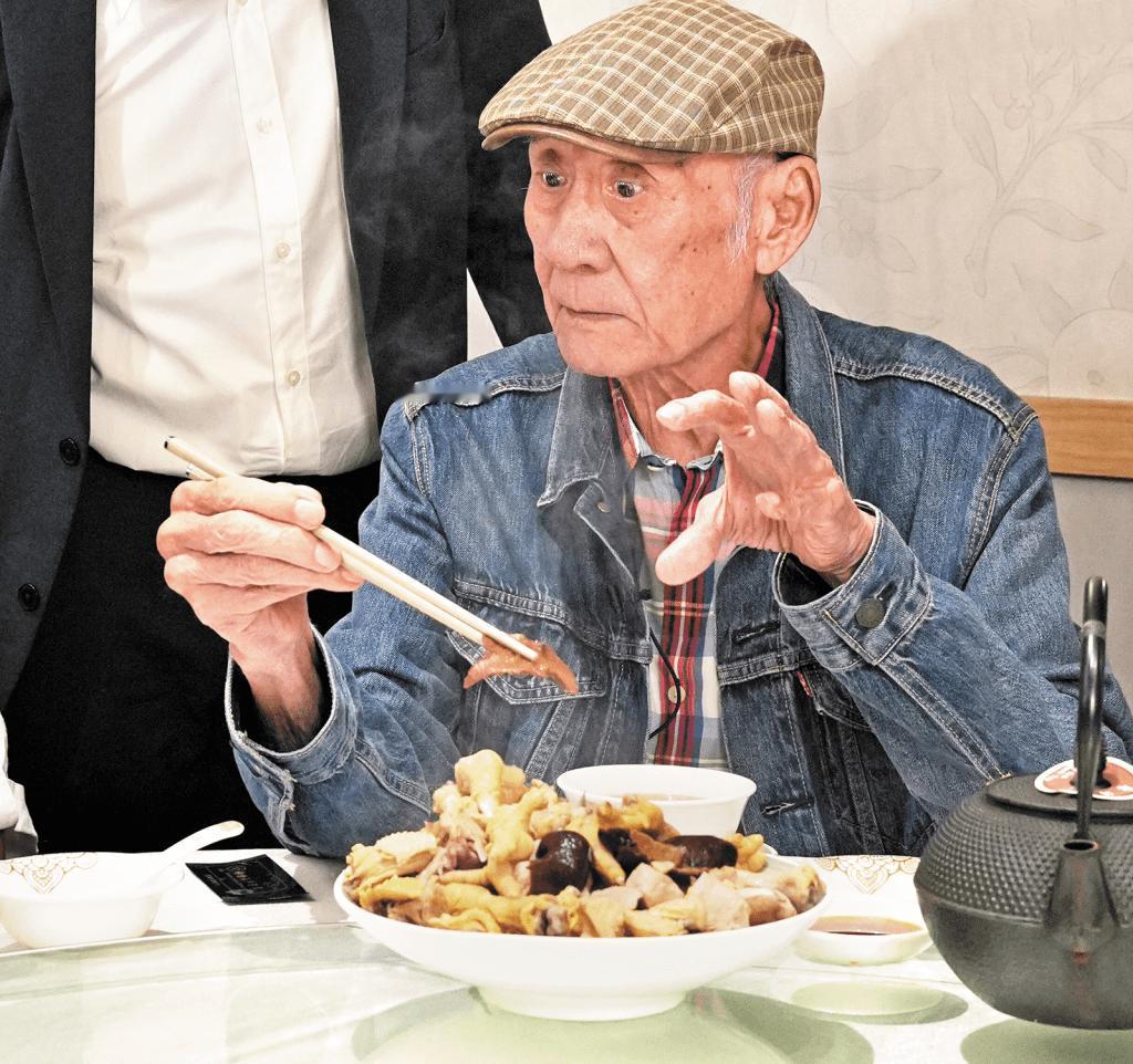 香港知名老戏骨官宣与大儿子李泳汉脱离父子关系，5月29号晚，8点10分正式生效，