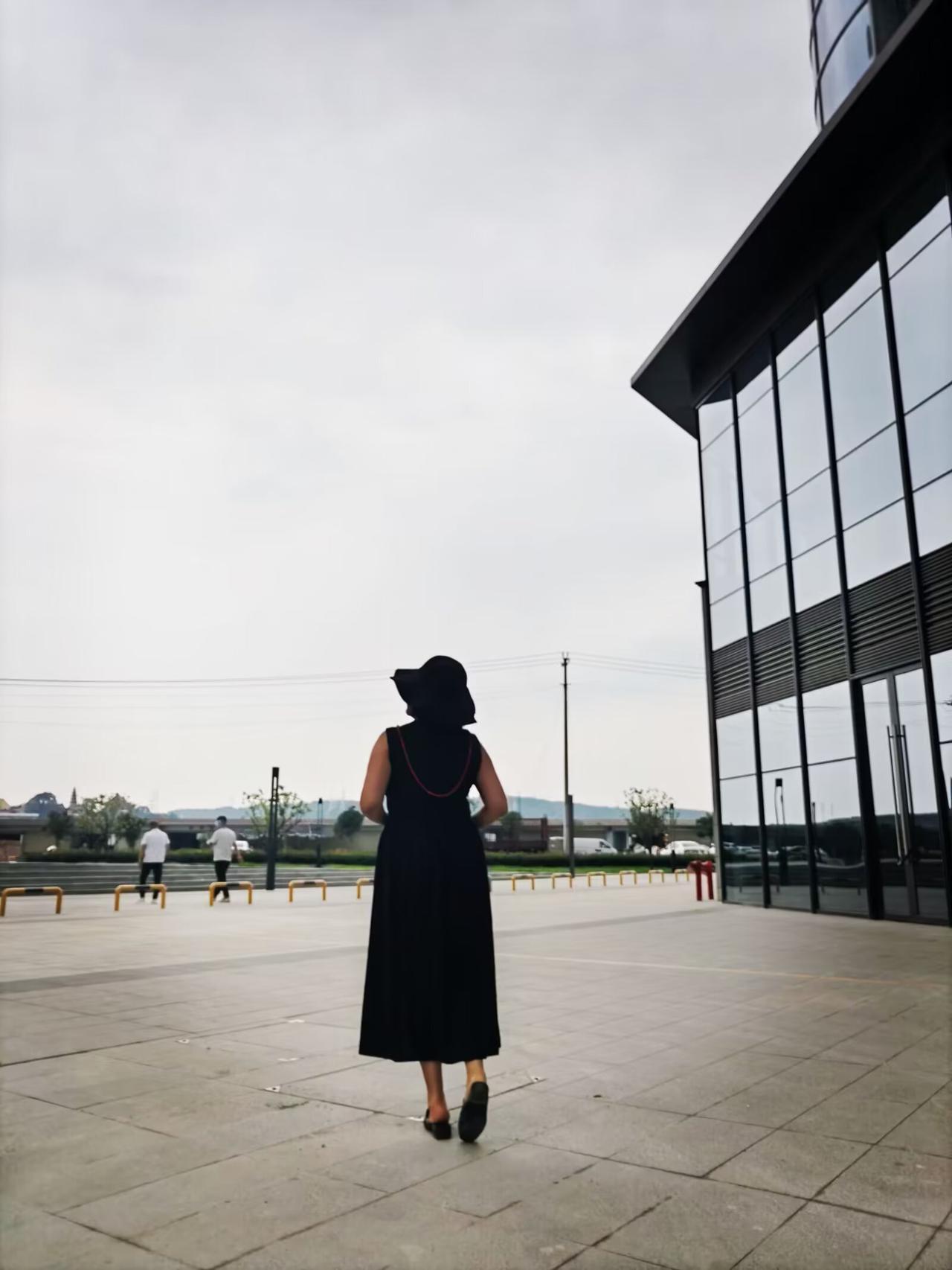 当一个男人出轨后，他的心会变得愈发歹毒，你可别不信。隔壁有个男人，是大家公认的好