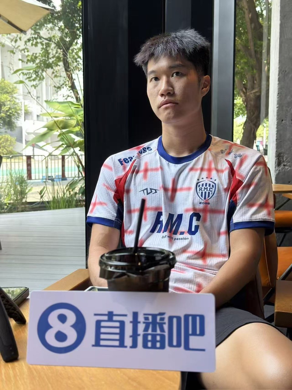 直播吧对话侯煜: 冲超痛哭因百感交集 广州队历史一直鞭策我前行