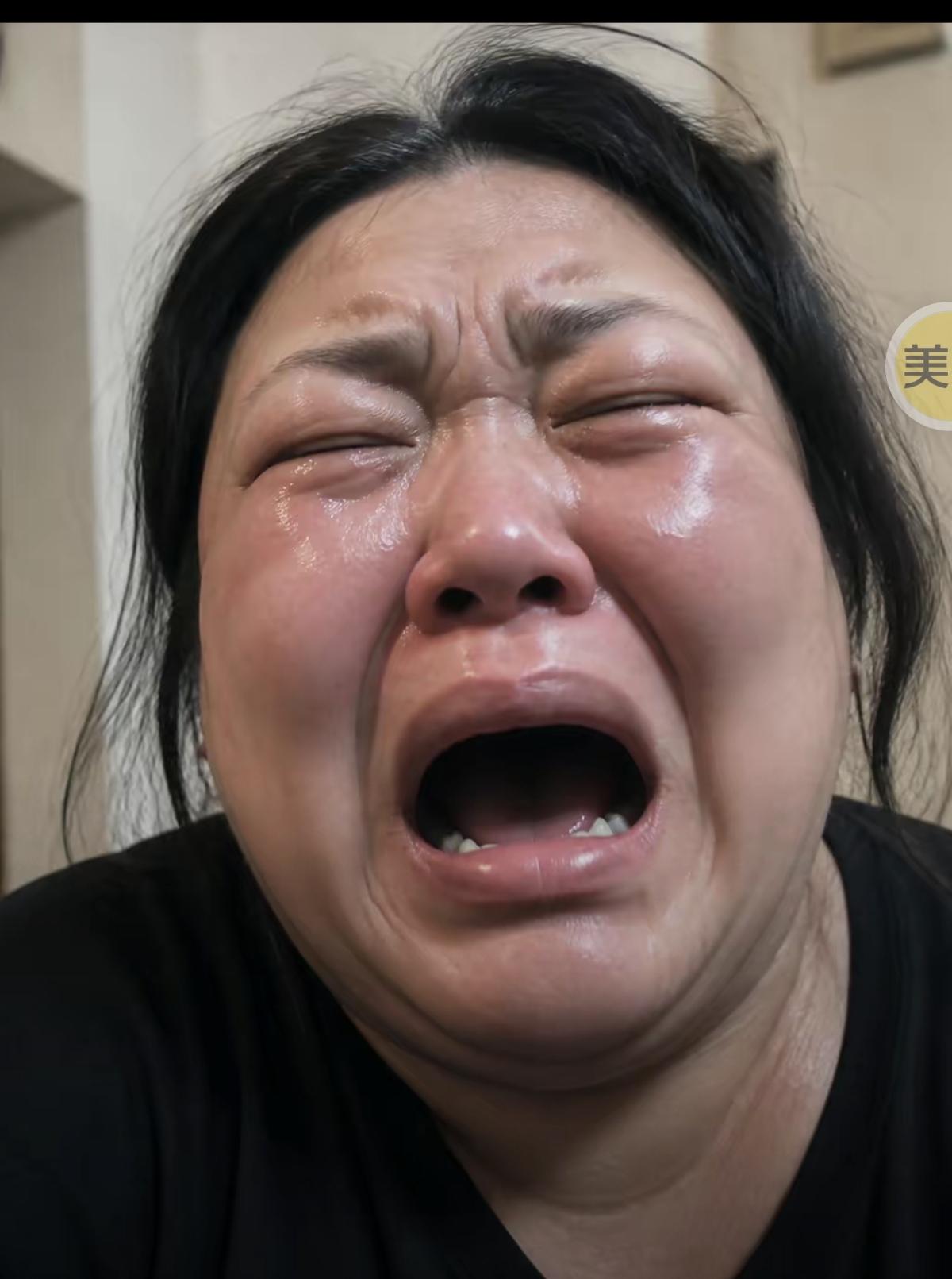 今天早晨妻子起来就开始抹眼泪。我问她：你眼睛怎么了？感染了么？她说：我眼睛没毛病