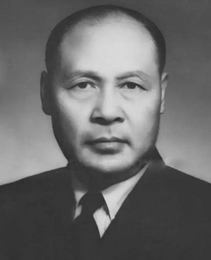 1949年10月1日，杀害我党300多条人命的杨虎，登上了天安门，参加开国大礼，