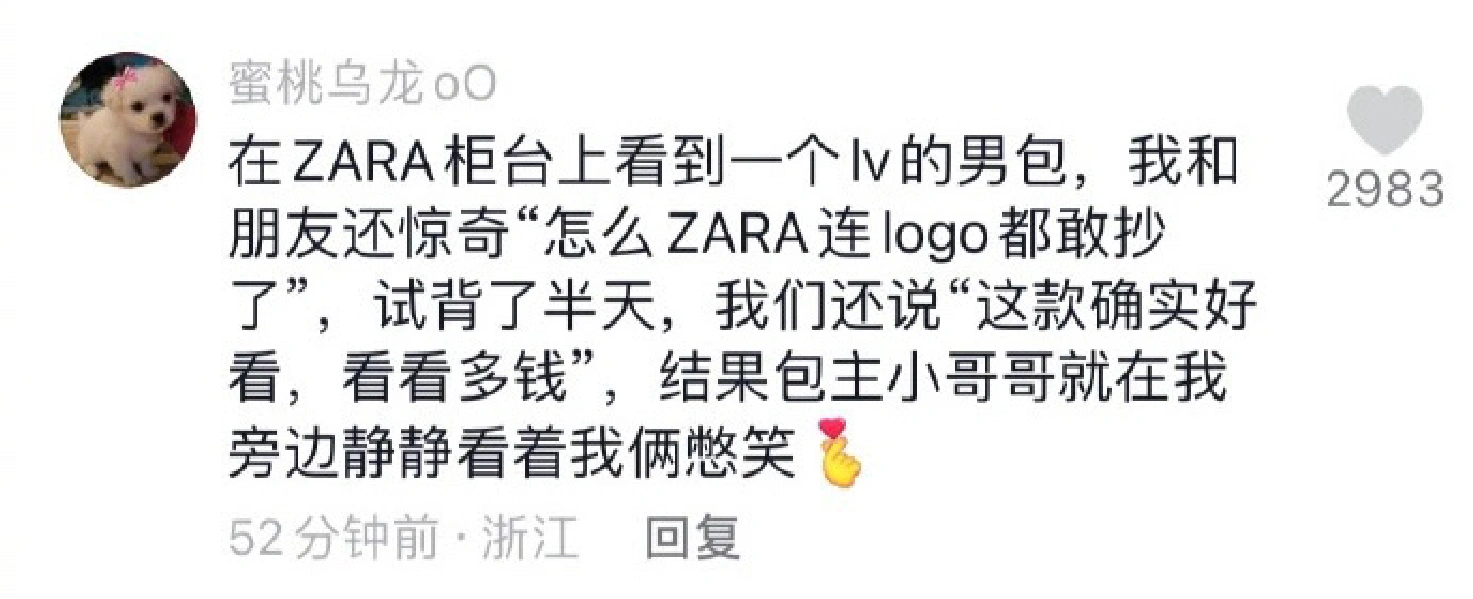 在我旁边静静看着我俩憋笑