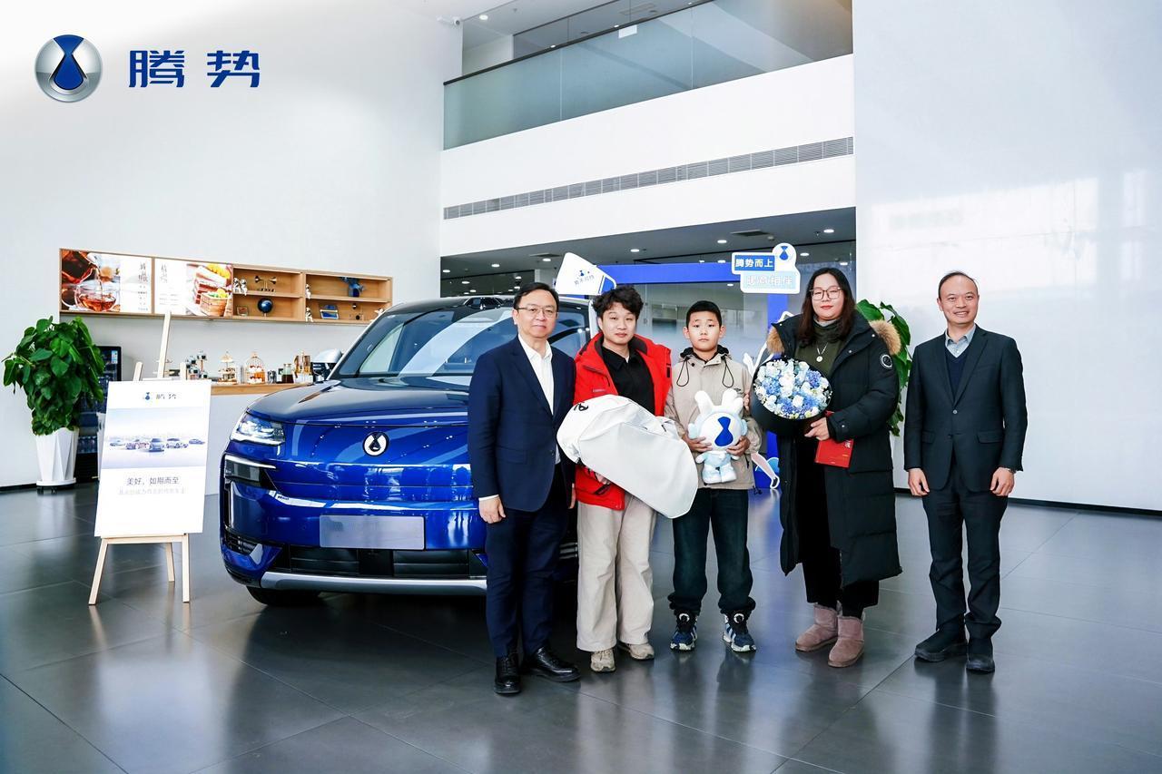 一家五口怎么选大型SUV呢？看看腾势N9和N8L吧！腾势N9是大型SUV，而N8