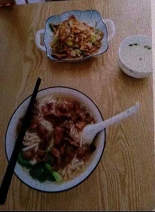 老公发七千工资我看完眼泪差点掉碗里四十多的人了不是在干活就是在去干活