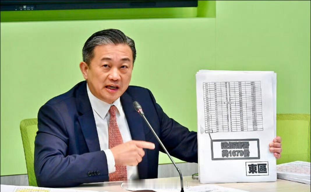 【在台湾挥舞大陆党、政、军旗帜将最高被罚款30万元新台币】绿色恐怖来袭，民进党“