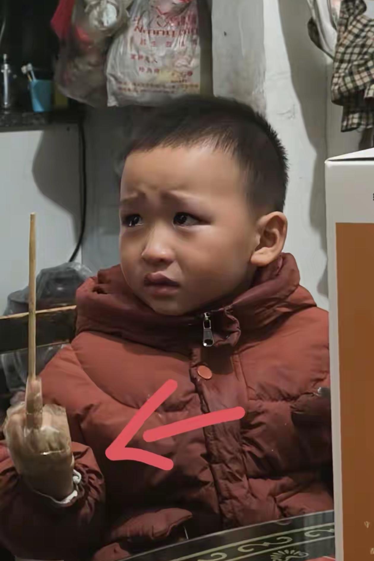 “及时立规矩。”小时候不立规矩，长大真的会在社会上吃大亏、碰大壁。贵州遵义一个7