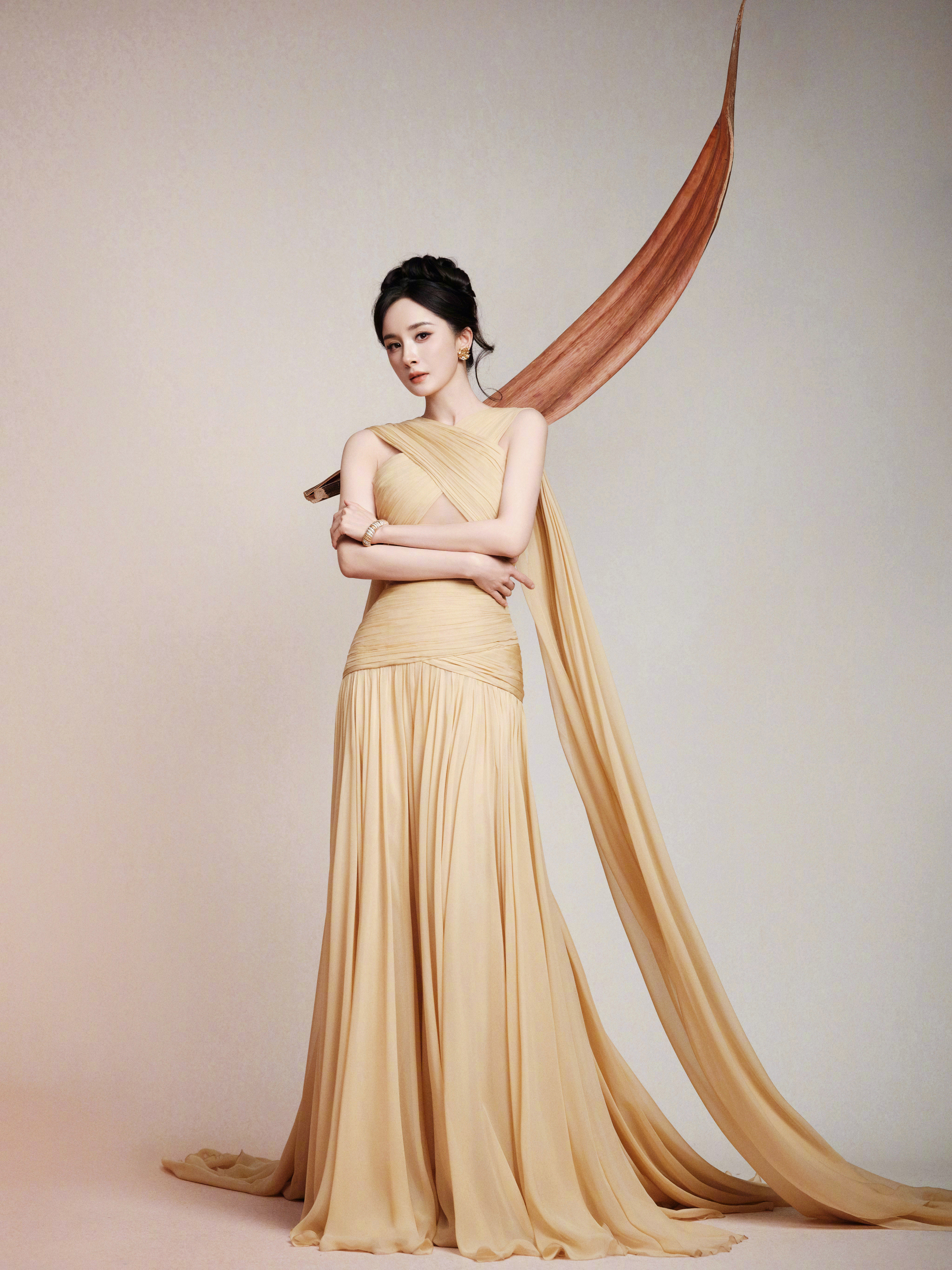 杨幂｜尖叫之夜红毯ZuhairMurad2025秋冬高定国内首秀搭配V