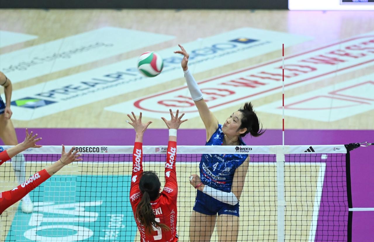 朱婷继续高效输出，科内晋级四强。北京时间3月5日凌晨，意甲1/4决赛第二回合，