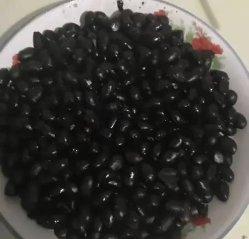 男人最爱啥下酒菜？我觉得当属油炸花生米了！我老公一年四季爱喝酒，喝酒必有花生米！