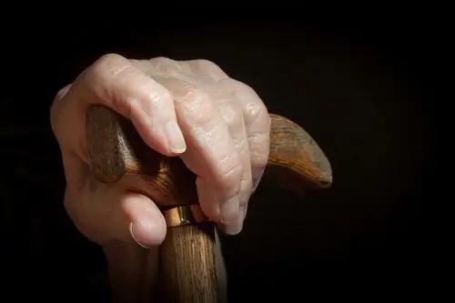 《医生发现:若55岁前没患这3种疾病,以后患癌的几率或微乎其微?》这年头啊,谁