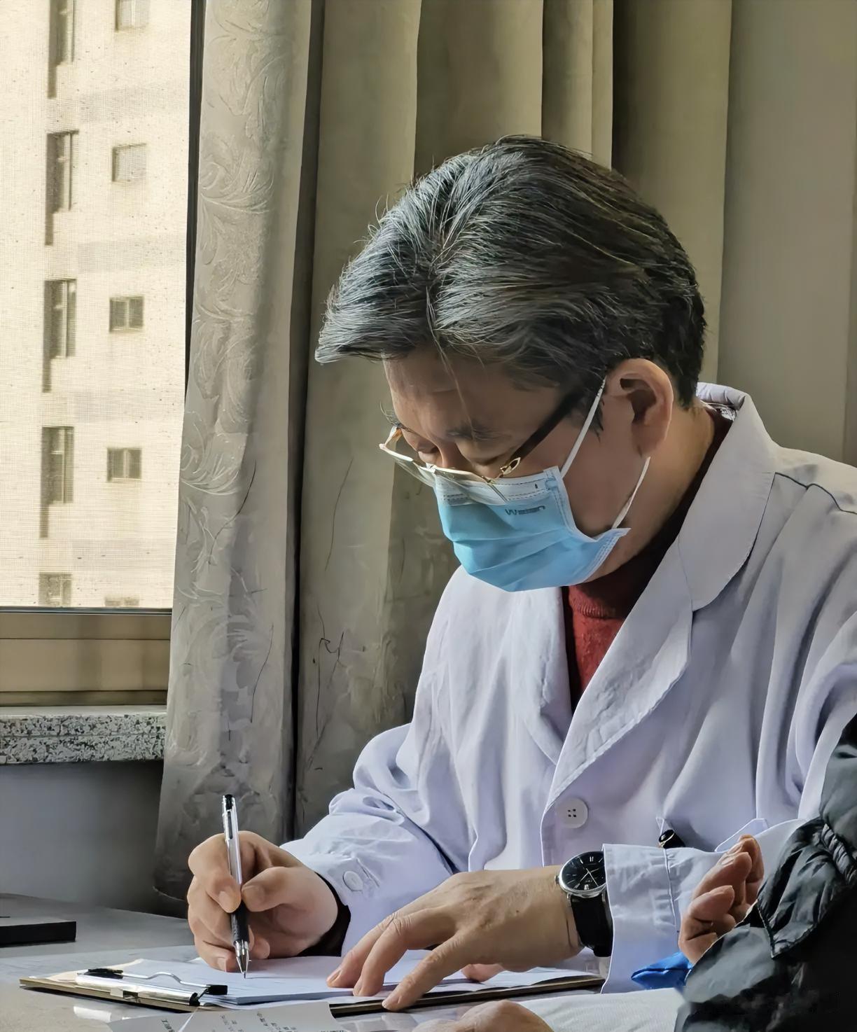 一位三甲医院肿瘤科医生说：“癌症不是由基因决定的，也不是由你吃什么决定的，而是由