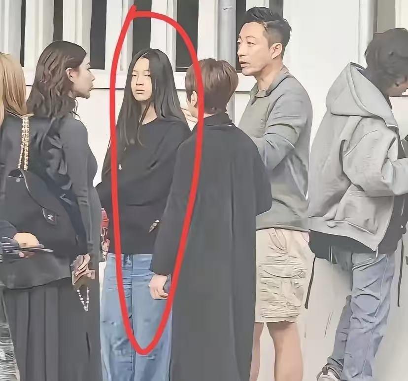 面相是骗不了人的不信你看小玥儿她属于女生男相，表面上高颅骨清瘦，还有高鼻梁，