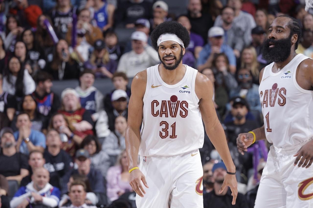 骑士队中锋阿伦刚复出，就展现了极其出色的状态！开场打了不到4分钟，已经3投3中