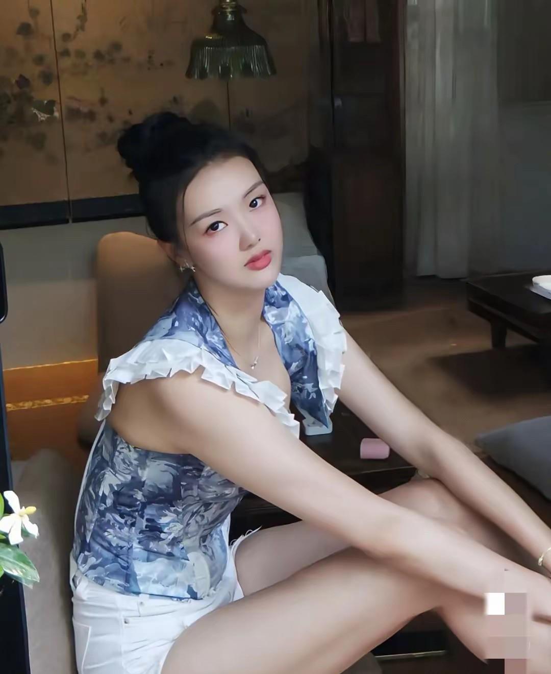 张常宁，肤白貌美，大块头。