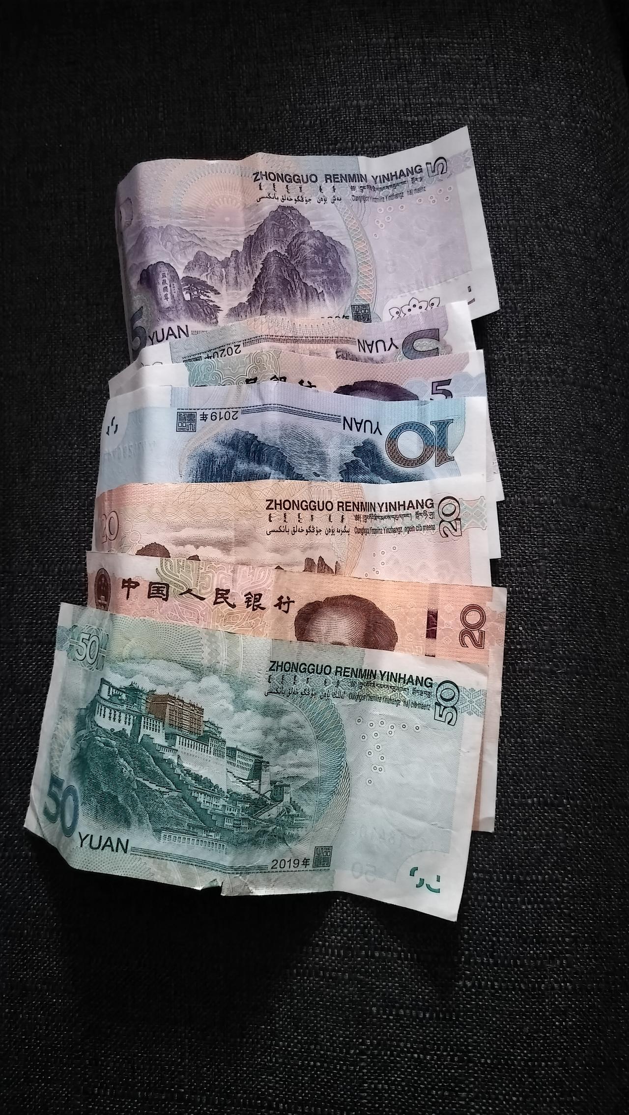 今早倒垃圾，做梦也没有想到：周日我和往常一样，早晨分拣完快递，打扫场