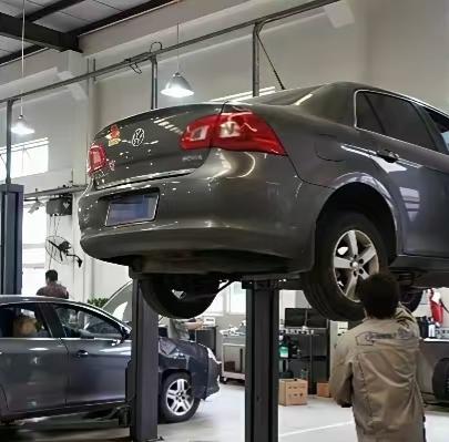 再说一次，变速箱油6年换一次就行，换完了一次以后，这辈子就不要再换了。我们这边