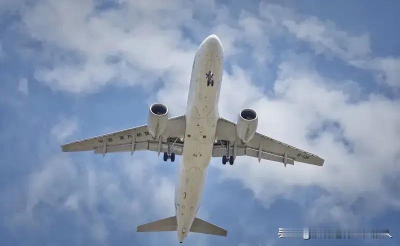 没想到，中国还有9亿人，从来都没有坐过飞机！看了一组统计数据，光上海俩机场，