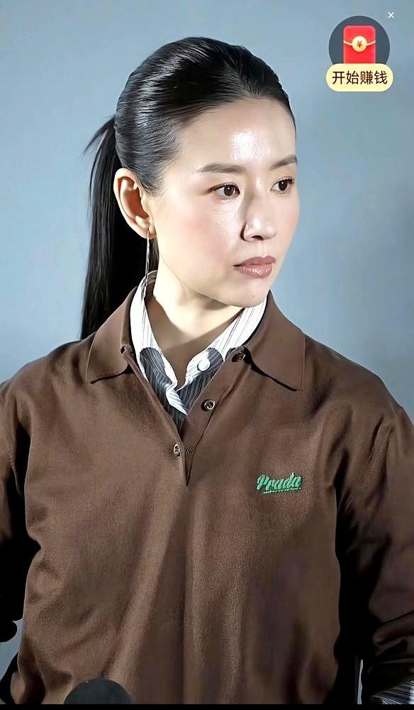 董洁直播间卖的开衫，转头就比旗舰店贵了一倍？！她在新剧《隐身的名字》里演周老