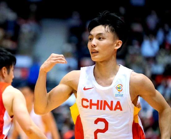 广东男篮感谢徐杰！虽然无缘中国男篮大名单，但广东男篮给予徐杰很高的评价，并且发