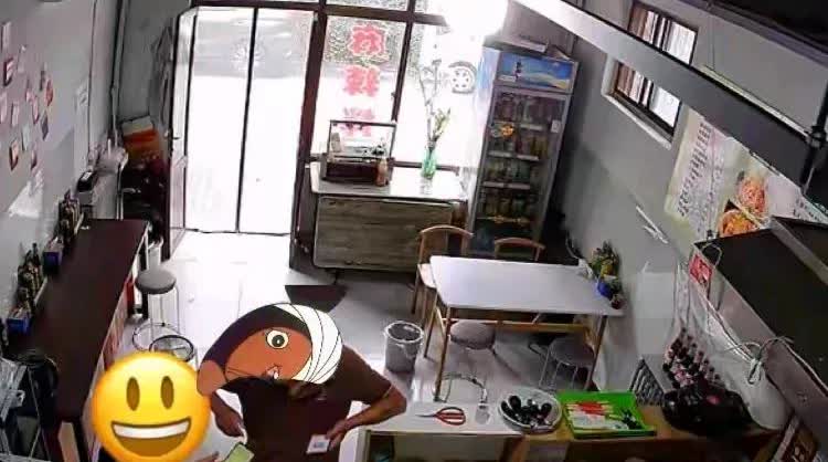 善意莫给错人，警惕生活中的换钱、支付转账诈骗。长治一男子赵某在小吃店，和老板