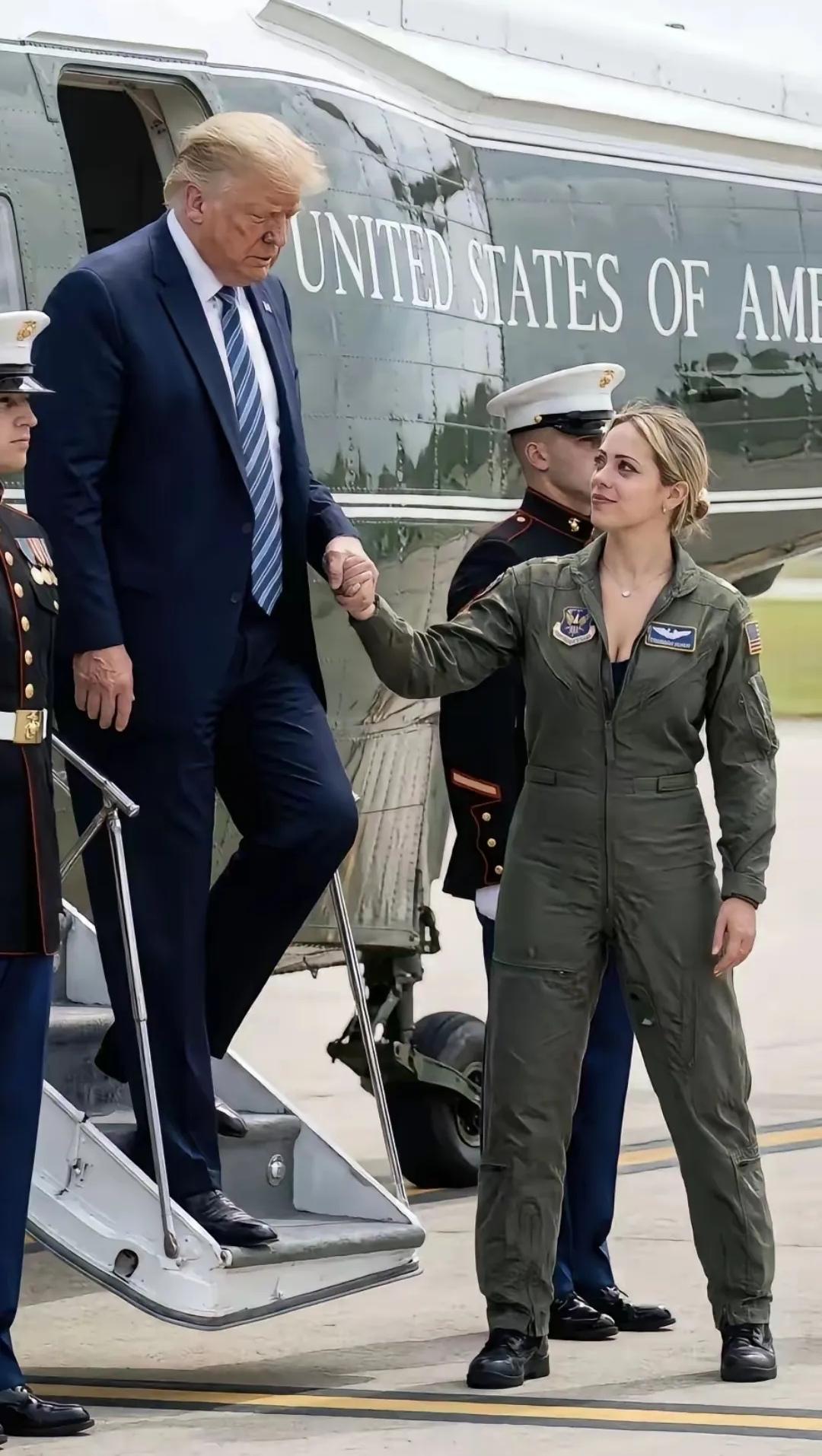 美国高层很懂特朗普，知道怎么去让特朗普疲惫的心重新燃起来。特朗普坐飞机非常疲