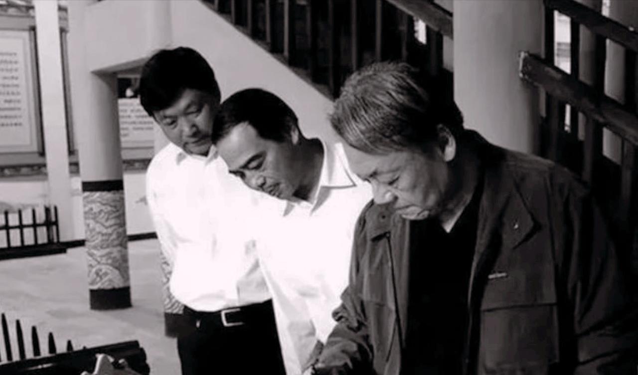 1995年，因为工作能力出色，上海汽车工业质量检测研究所办事员李实即将升职。副所