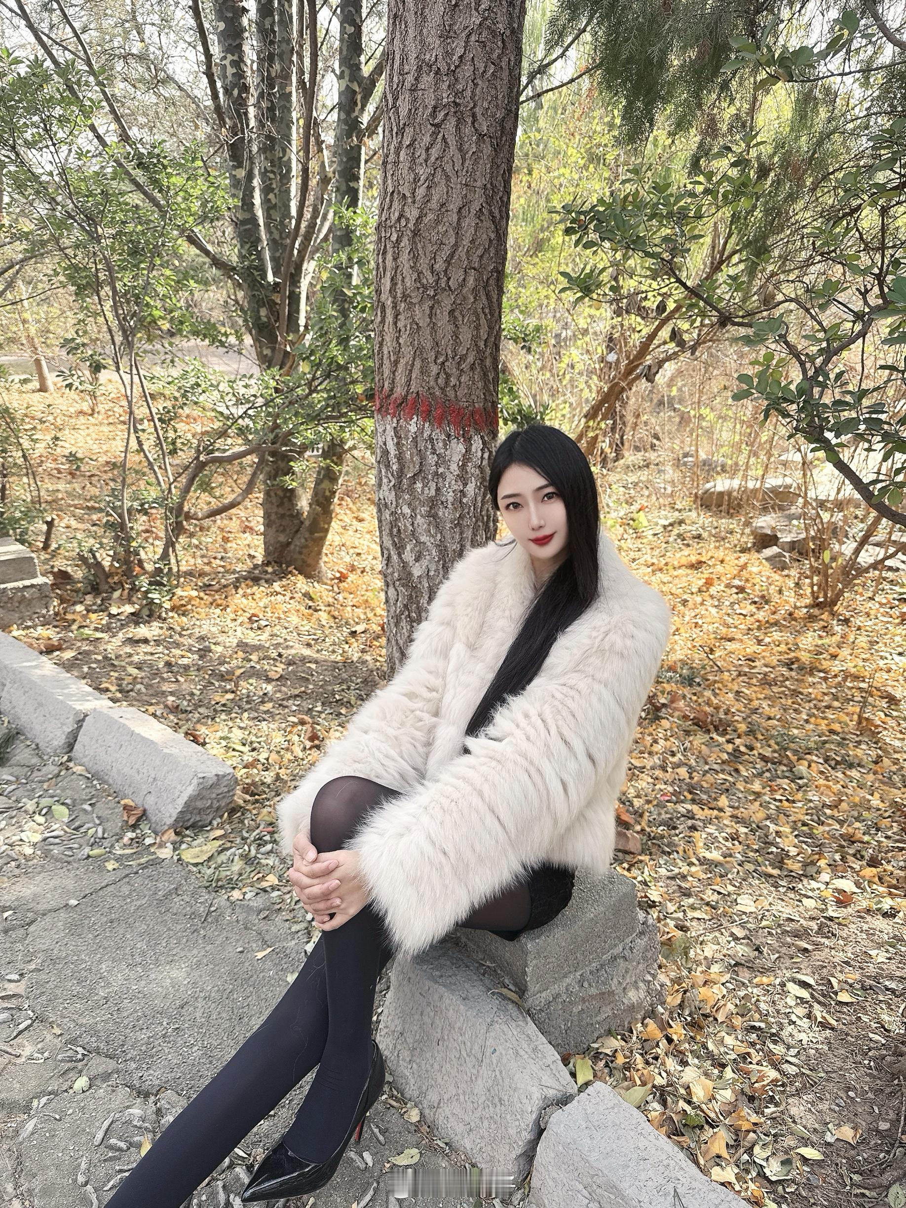 哪有什么意难平你穿厚黑你也行高级感涞觅润丝高级定制美女穿搭淄博