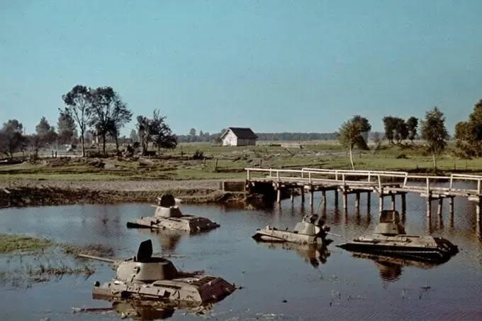 这是​历史上规模最大的坦克战之一，但却鲜为人知。这场战斗中投入战场的装甲车辆数