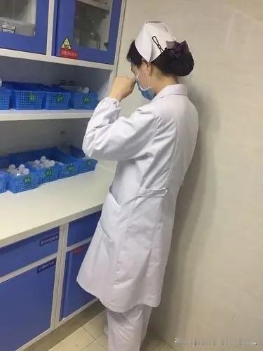 我就很纳闷一件事情：同样都是上夜班，收款室可以睡觉，化验室可以睡觉，彩超室可以