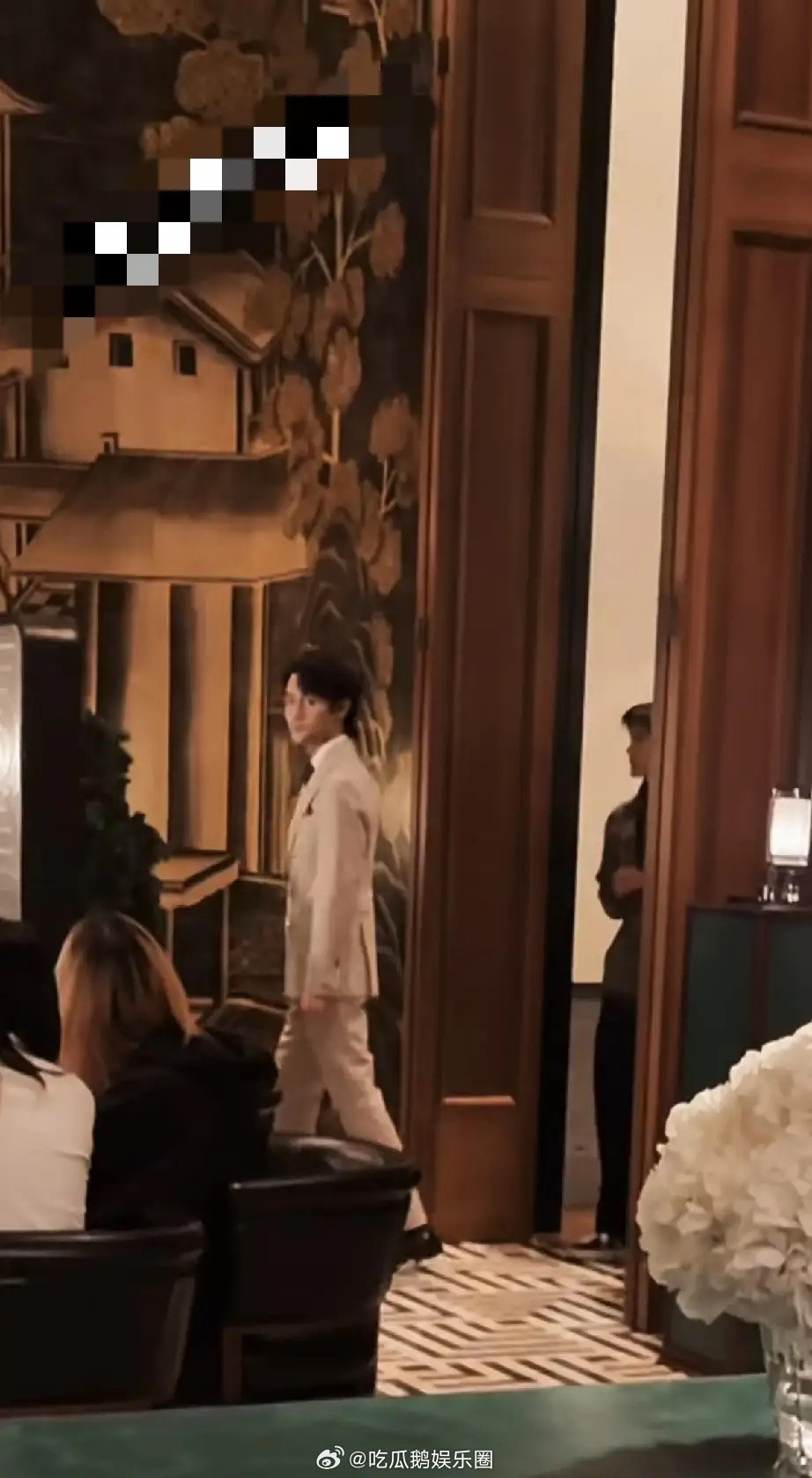 好久不见的王凯终于出现了，可是他变化好大，差点认不出来了，不是说他1米82吗？怎