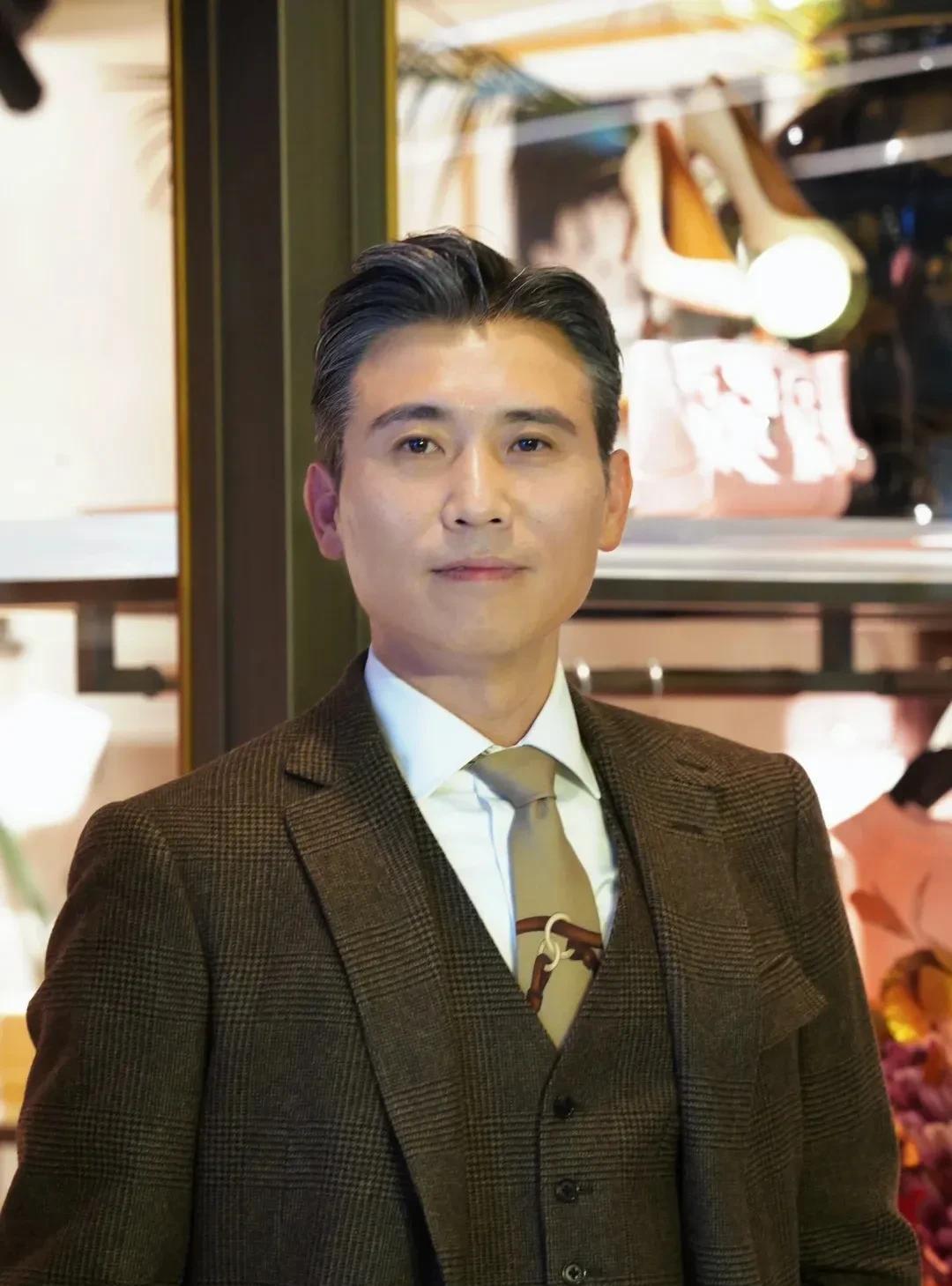 李乃文的酒量是93级表演班里最好的一个，但他的酒醒方式也是大家做梦都没想到的。