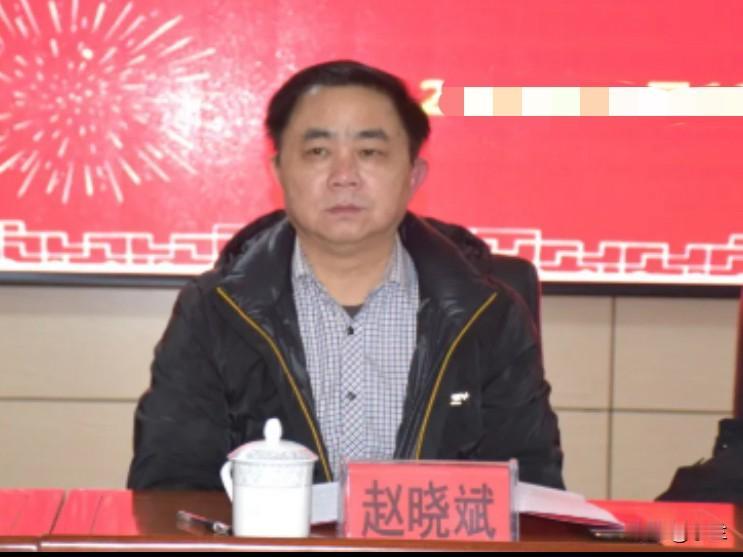 江西省吉安市吉安县的赵晓斌上了热搜！他有着江西农业大学的本科文凭，长期在江西吉安