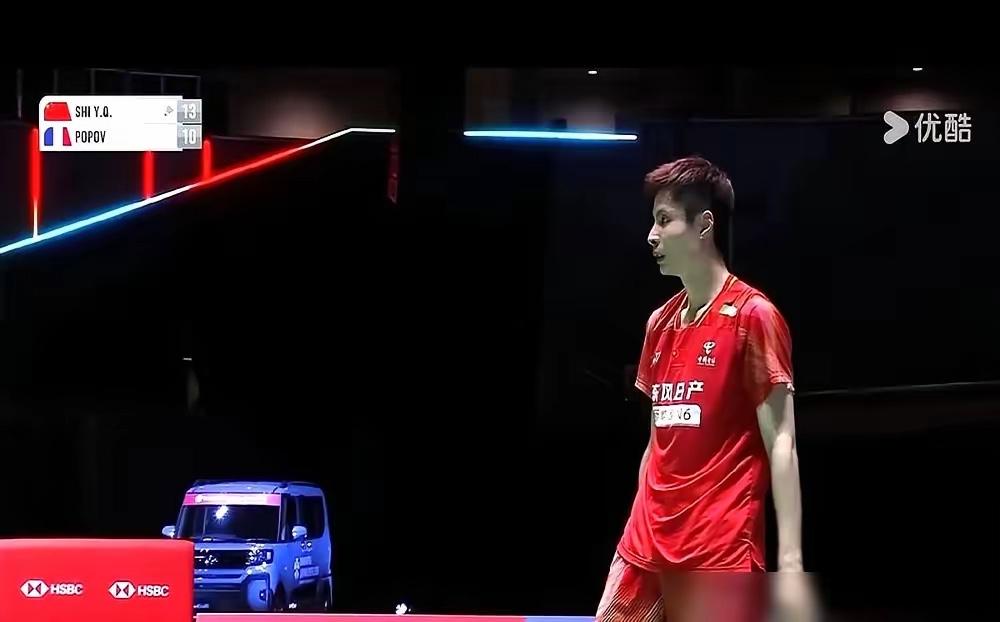 0比7开局，10比21惨败，石宇奇眼看就要崩盘了，换你早就摔拍子走人了。结果