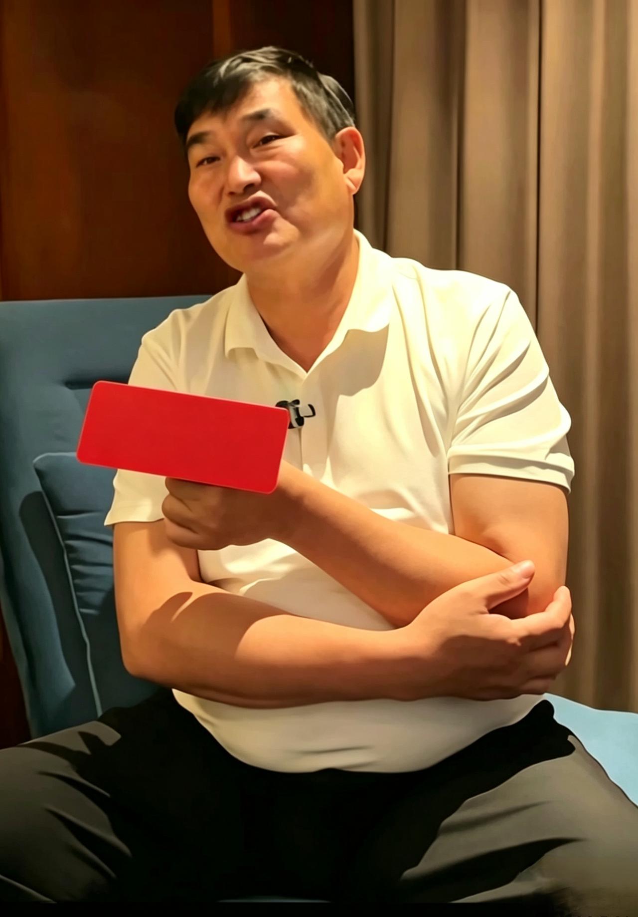 没有团队单打独斗，大衣哥商演不断，难道只靠报价低？不少艺人靠经纪团队对接商