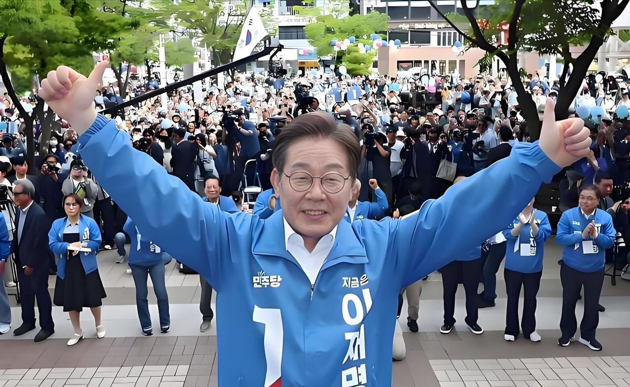 8月4日，李在明干了一件足以改变韩国命运的事，他把存在72年的检察厅给废了！李在