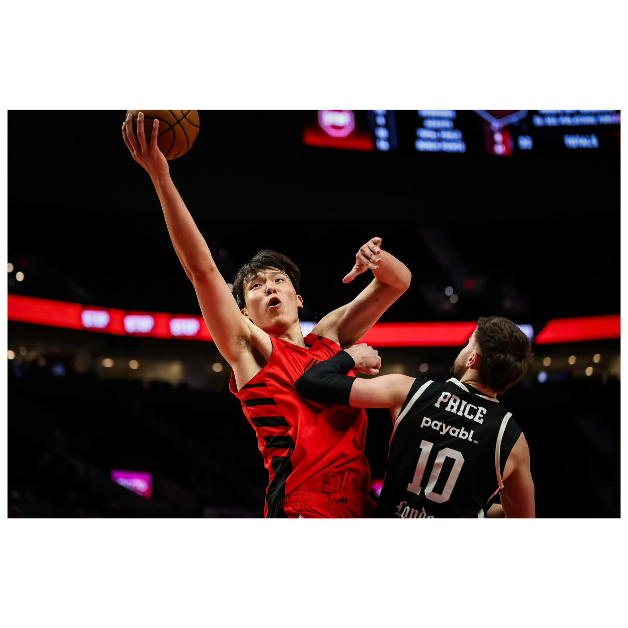 出场11分钟5中2！杨瀚森末节登场，这场为什么打得没前两场亮眼？NBA季前赛继续进行，开拓者客场11