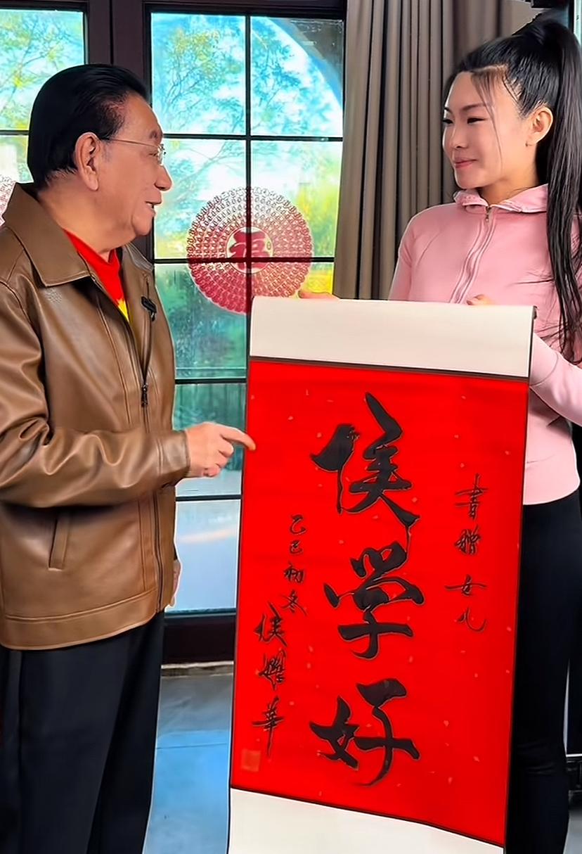 【著名网红让嫂成为侯耀华干女儿,成为和郭德纲同辈师妹,对此你怎么看?】近日,有