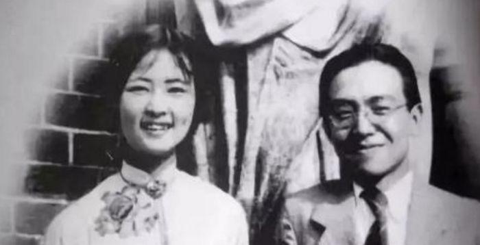 1984年，金岳霖临终拉着林徽因儿子梁从诫的手，颤巍巍地说：“我守护了你妈妈一辈