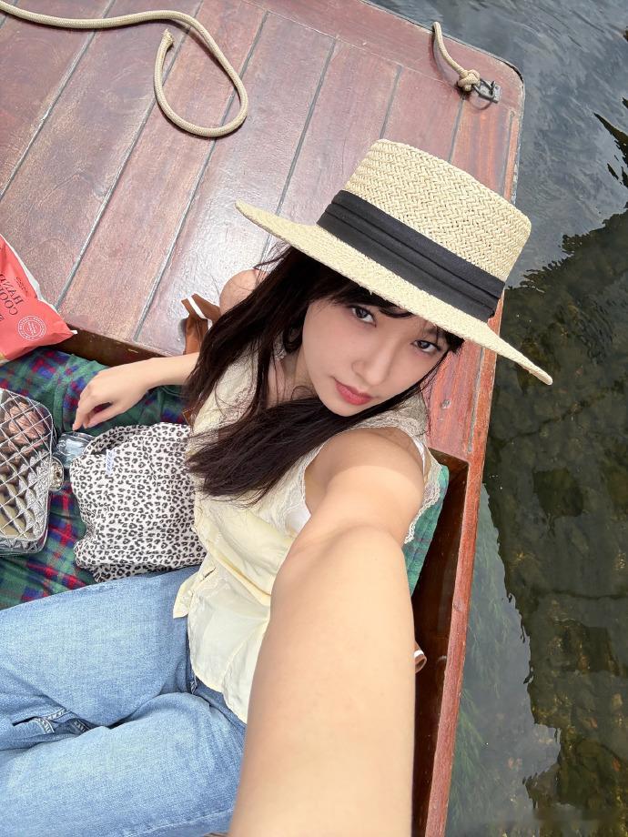 程潇小镇泛舟程潇小镇泛舟感受到了轻松又美好的惬意感呢！真的是让人觉得惊喜！程