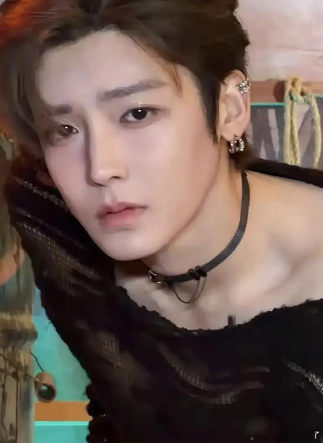 侯明昊工作室发的图，真的很难评