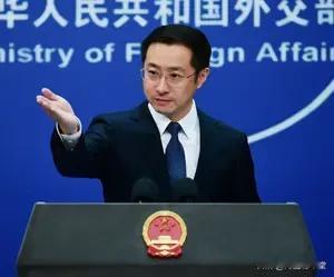 中英：措辞如此严厉失德失信，基本上就是说对方就是个无赖，说话如放屁，而且格调
